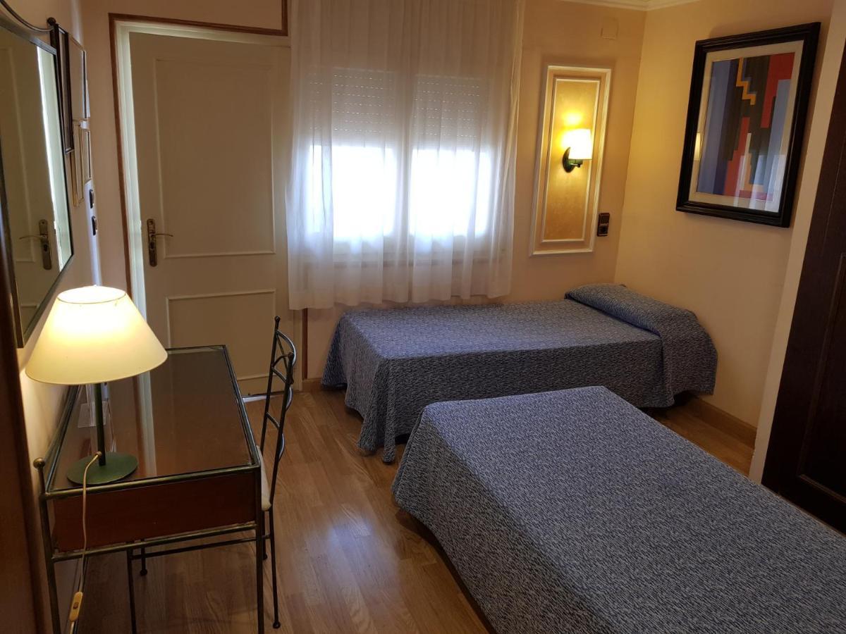 Checkin Trave Hotel Figueres  Eksteriør billede