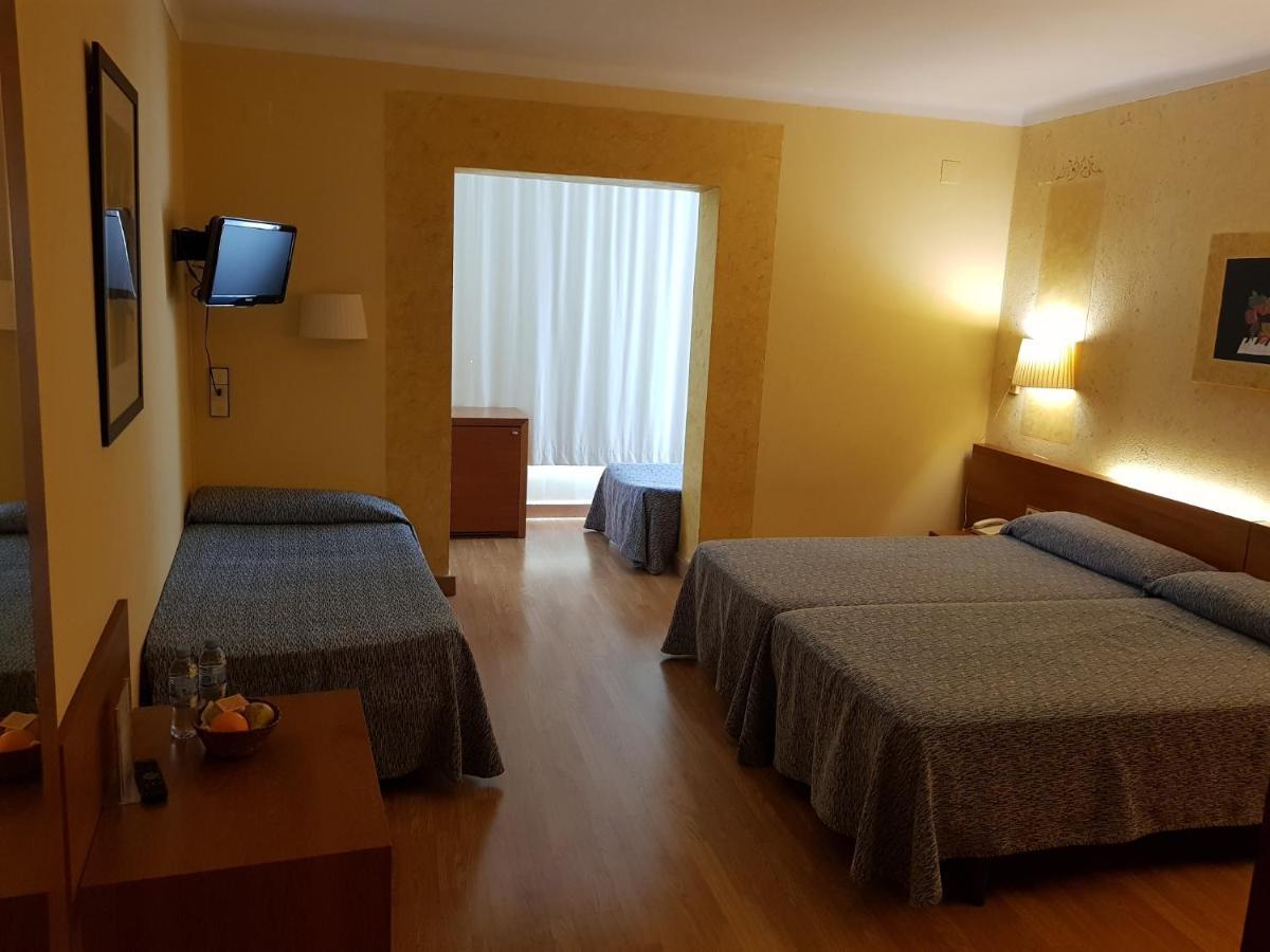 Checkin Trave Hotel Figueres  Eksteriør billede