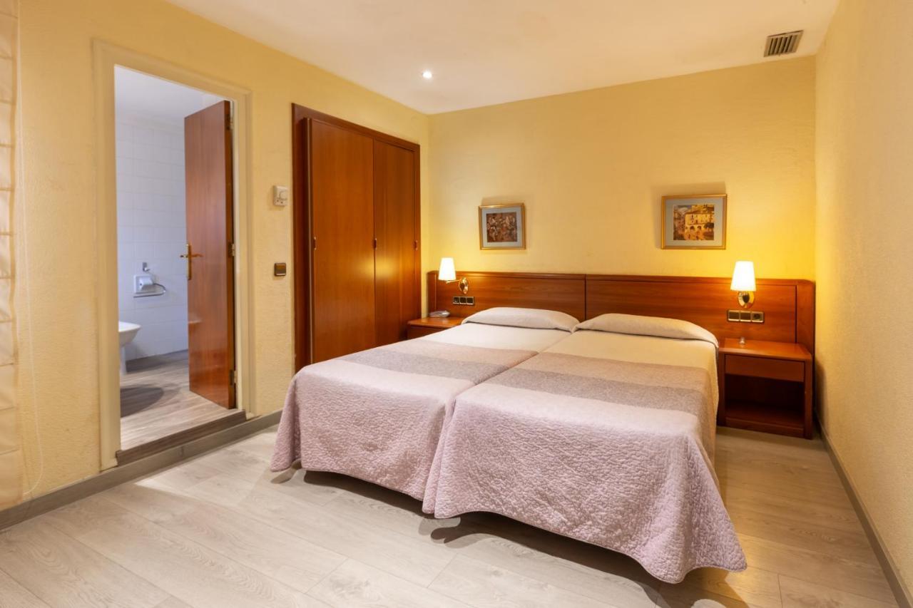 Checkin Trave Hotel Figueres  Eksteriør billede