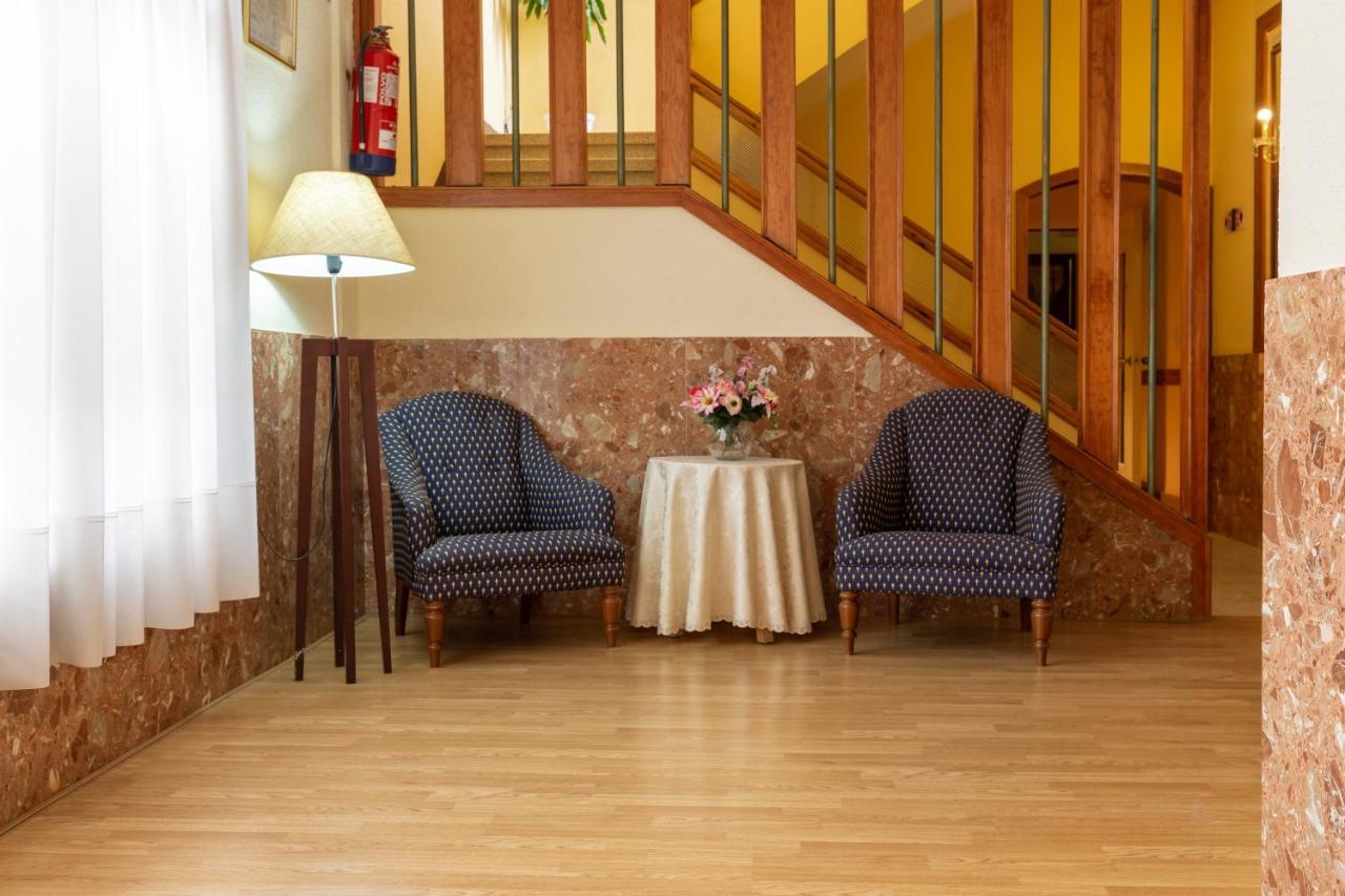 Checkin Trave Hotel Figueres  Eksteriør billede