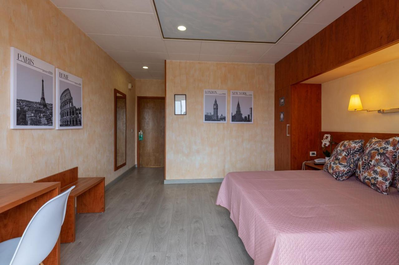 Checkin Trave Hotel Figueres  Eksteriør billede