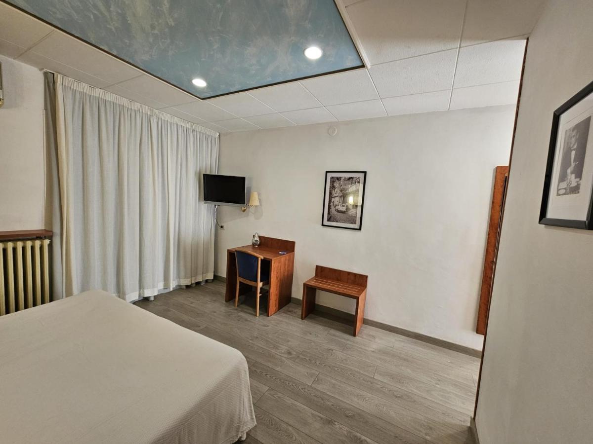 Checkin Trave Hotel Figueres  Eksteriør billede