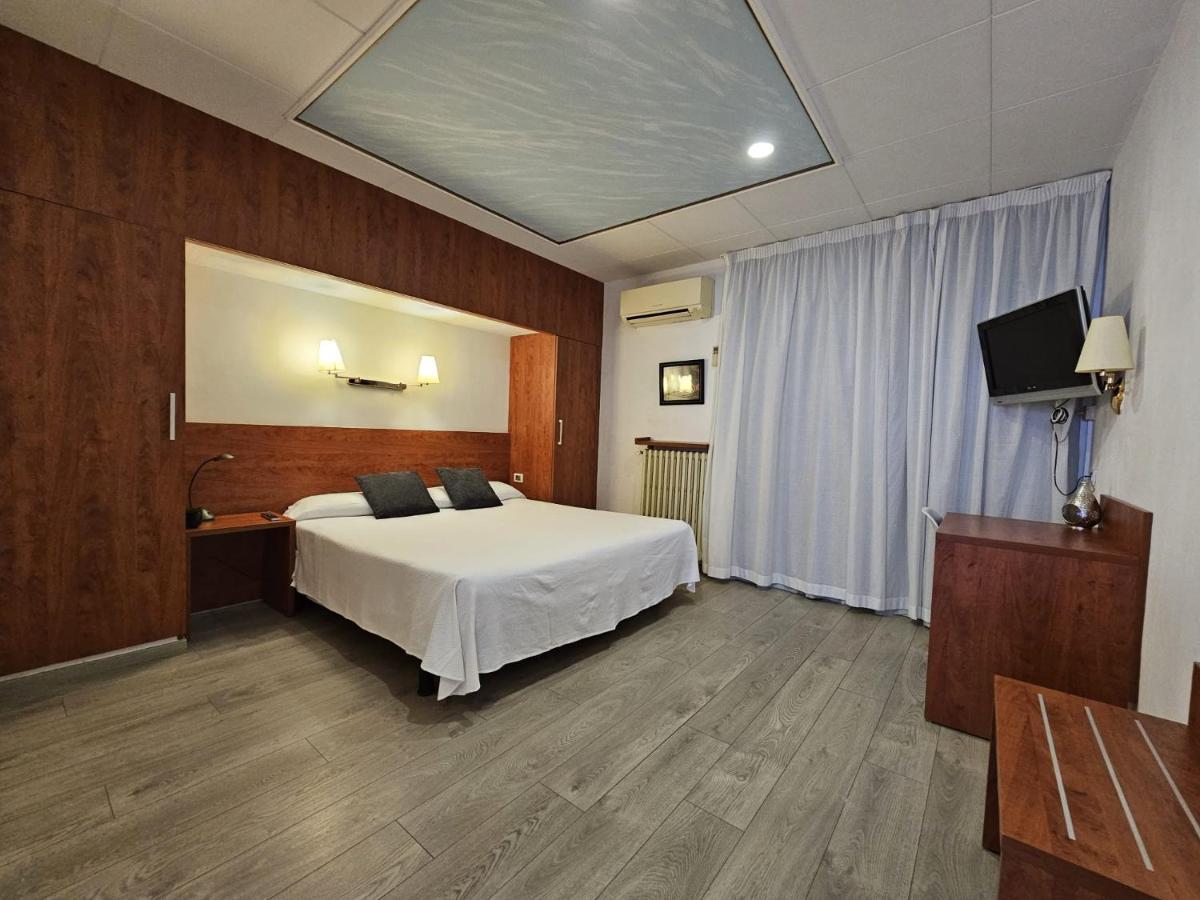 Checkin Trave Hotel Figueres  Eksteriør billede