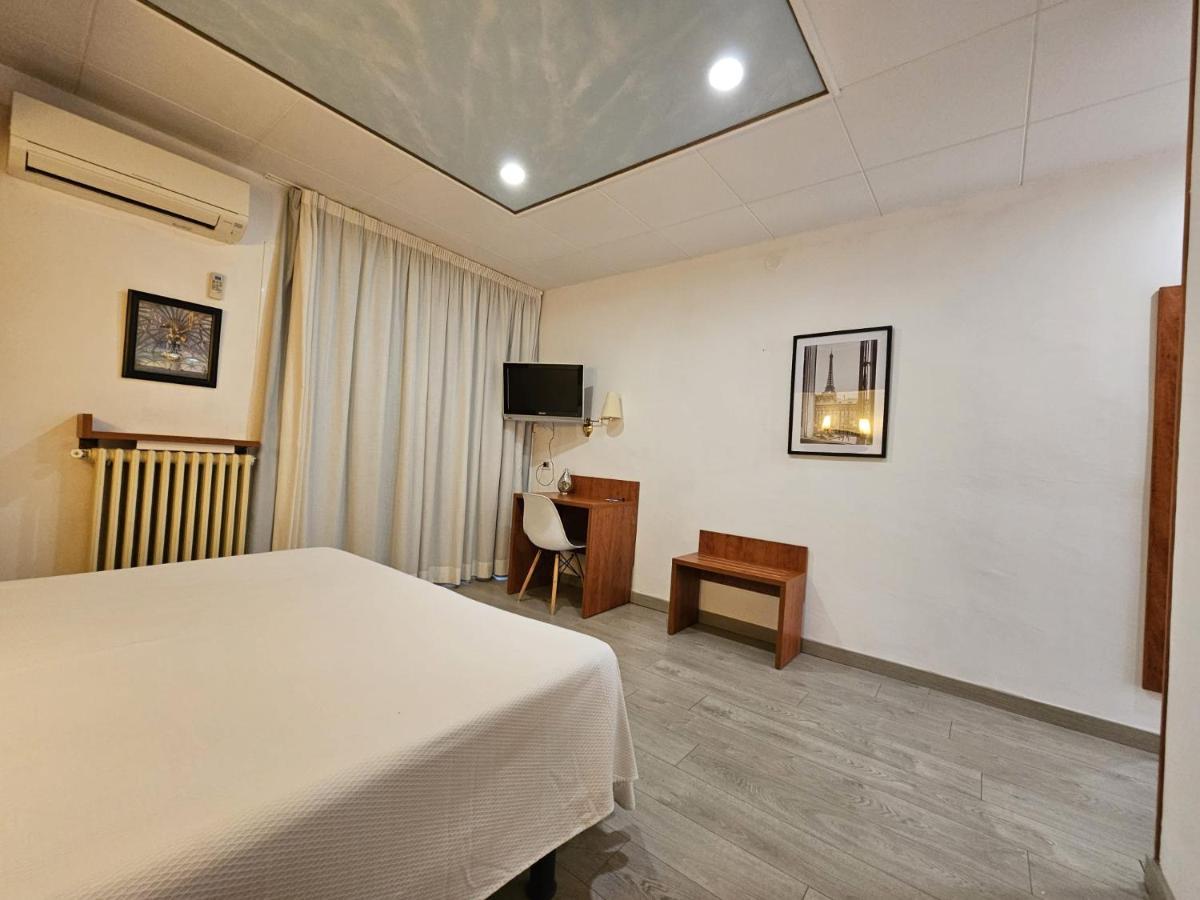 Checkin Trave Hotel Figueres  Eksteriør billede