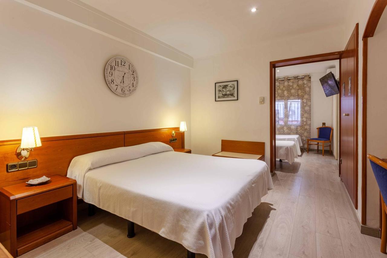 Checkin Trave Hotel Figueres  Eksteriør billede
