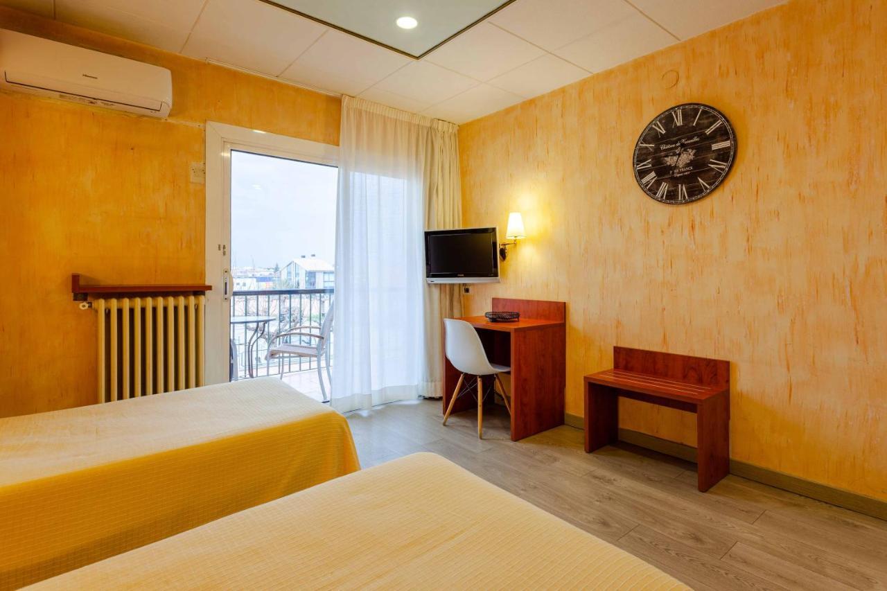 Checkin Trave Hotel Figueres  Eksteriør billede