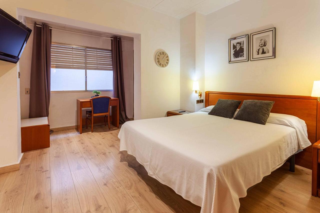 Checkin Trave Hotel Figueres  Eksteriør billede